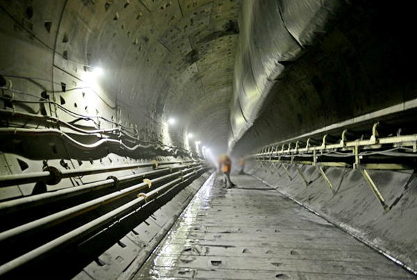 主斜井明槽施工 主斜井明槽施工