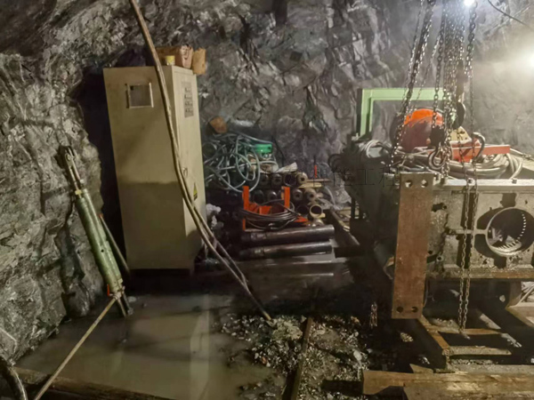 反井鉆機停機 反井鉆機停機