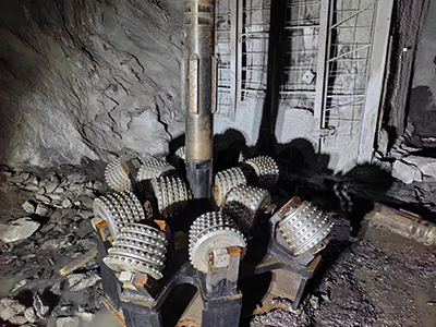 華建智能工程分享天井鉆機的工作原理 華建智能工程分享天井鉆機的工作原理